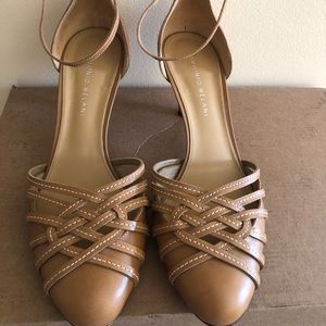 Used Women’s casual shoe. Great condition!